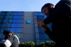 Musk Threatens to Boot Twitter Account Impersonators