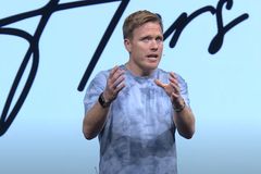 Pastor advises young adults not to be 'discipled' by Taylor Swift, Disney on dating, marriage