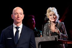 America's Angel Dolly Parton Receives $100 Million Award From Jeff Bezos - RELEVANT