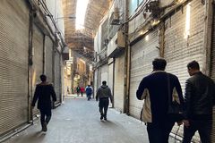 Gunmen kill five at Iranian bazaar