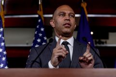 4 things to know about Nancy Pelosi's likely successor Hakeem Jeffries