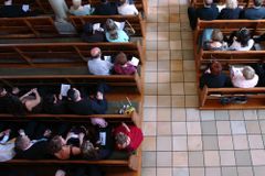 Politics in the pews: Surprising stats on churchgoers and elections