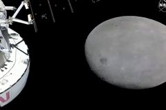 NASA mission reaches the moon