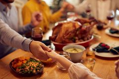 10 ways to practice gratitude with your family this Thanksgiving