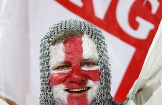 FIFA bans crusader costumes ahead of England-USA matchup at World Cup: 'Offensive against Muslims'