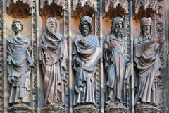 Four Ways to Tell a Prophet From a Political Puppet