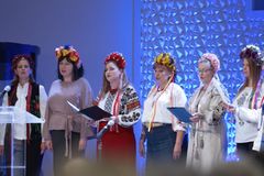 Hundreds of Ukrainian Refugees Get Blessed with an American Thanksgiving Meal