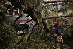 Major winter storm drives snow, heavy rain across U.S.
