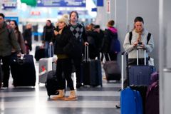 Holiday Travel Upended as Forecasters Warn of 'Bomb Cyclone'