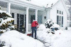 Thousands without power, death toll rises as winter storm brings blizzards, arctic freeze to the US