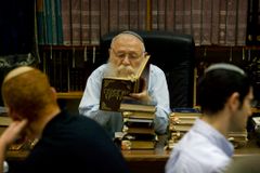 Thousands Mourn Israel's Religious Zionist Spiritual Leader Rabbi Chaim Druckman