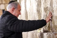 Netanyahu Visits Western Wall, Slams UN Vote to Refer Israel to Court of Justice