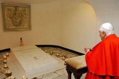 Benedict XVI to be buried in first tomb of Pope John Paul II