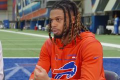 Damar Hamlin’s uncle tells public to continue sending prayers as ‘they are making a difference’