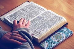 Most churchgoers prefer prayer to Bible reading: study