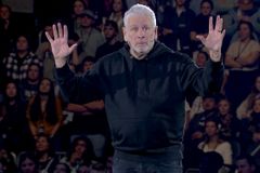 Passion 2023: Louie Giglio urges Christians to break free from TikTok, apps that steal time and money