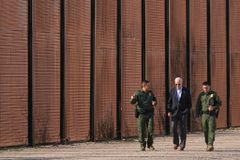 Biden Inspects US-Mexico Border in Face of GOP Criticism