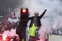 Paris protests leave city at standstill