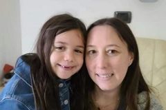 Community grieves after 'hero' mom dies trying to save daughter from house fire