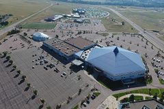 Megachurch fires worship artist over extramarital affair with woman from another city