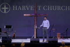 In sermon after plane crash that killed 5 members, pastor reflects on 'God of comfort amidst chaos'