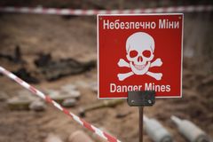 US Green Beret Neutralizes Russian Death Traps Now That Ukraine Has Become a Literal Minefield