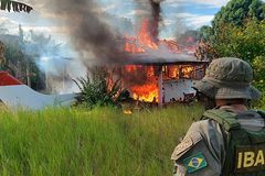 Brazilian government cracks down on illegal gold miners