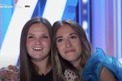 Lauren Daigle surprises 'American Idol' contestant in new season, brings Katy Perry to tears