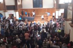 'It Is Incredible': Filmmaker Alex Kendrick Visits Lee Univ. Revival, Fires of Awakening Spread to Multiple Campuses