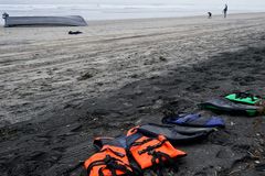 Smuggling boats wreck near San Diego, killing 8