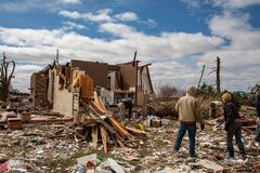 At least 32 dead in tornadoes across U.S.