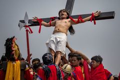 Filipinos resume Good Friday crucifixion reenactments after COVID-19 pause