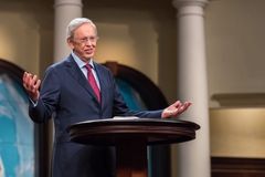 Potential 2024 presidential candidate reflects on Charles Stanley’s legacy