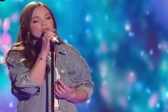 'American Idol' contestant sings 'Thank God I Do' after advancing to Top 12