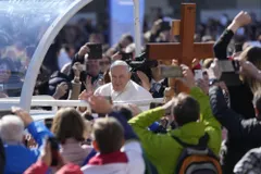 Pope in Final Mass in Budapest Urges Hungary to Open Doors