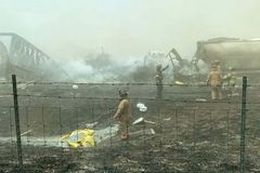 Six dead, highway reopened after Illinois dust storm crash