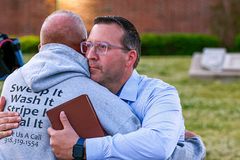 Oklahoma police find seven bodies during search for missing girls