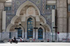 Iran: Judge frees Christian couple from prison, rules house church gatherings not illegal