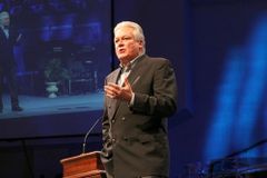 Longtime megachurch Pastor Michael Catt to enter Hospice care