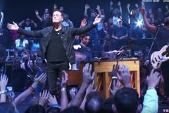 Michael W. Smith endorses controversial  Passion Translation version of the Bible