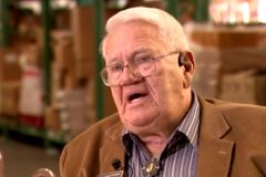 Pastor, former director of food bank allegedly paid employee for sex acts, stole thousands