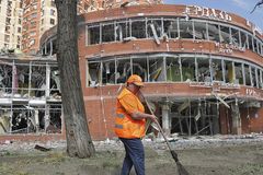 Moscow increases air strikes, killing six in Ukraine