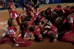 Three-time NCAA softball champs Oklahoma Sooners declare 'our life is in Christ'