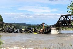 Bridge collapse dumps rail cars into Yellowstone River