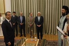 Greece swears in conservative prime minister