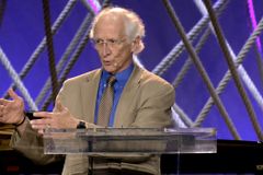 John Piper says women shouldn’t lead parachurch organizations