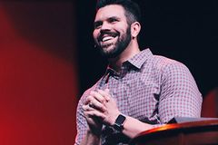 Tennessee church celebrates over 1,000 baptisms in 4 months; pastor stresses need for 'silence and solitude'