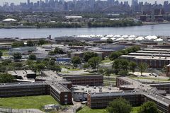 Federal prosecutor pushes to take over N.YC.’s Rikers Island jail