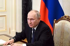 Russia continues barrage on Ukrainian grain port