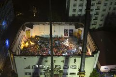 Gymnasium roof collapse kills 11 in China
